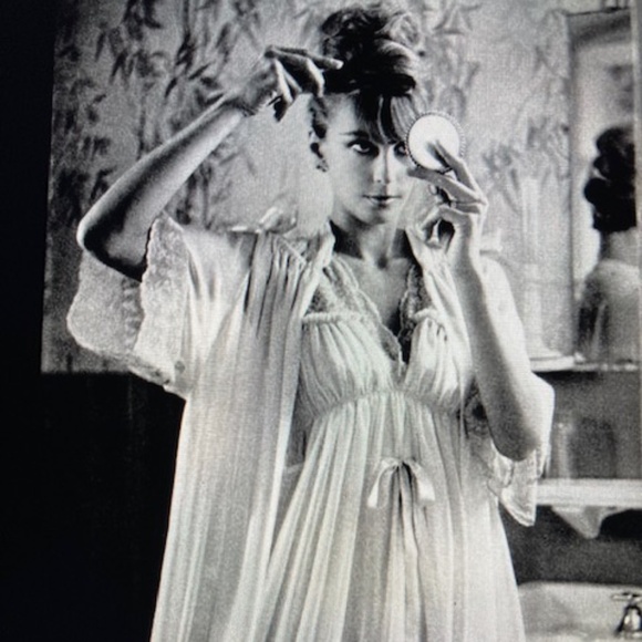 Hello Fellow Poshers!!!! - Picture 4 of 4